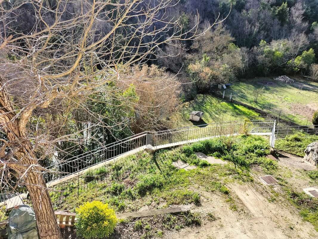 Appartement à TOURRETTES-SUR-LOUP