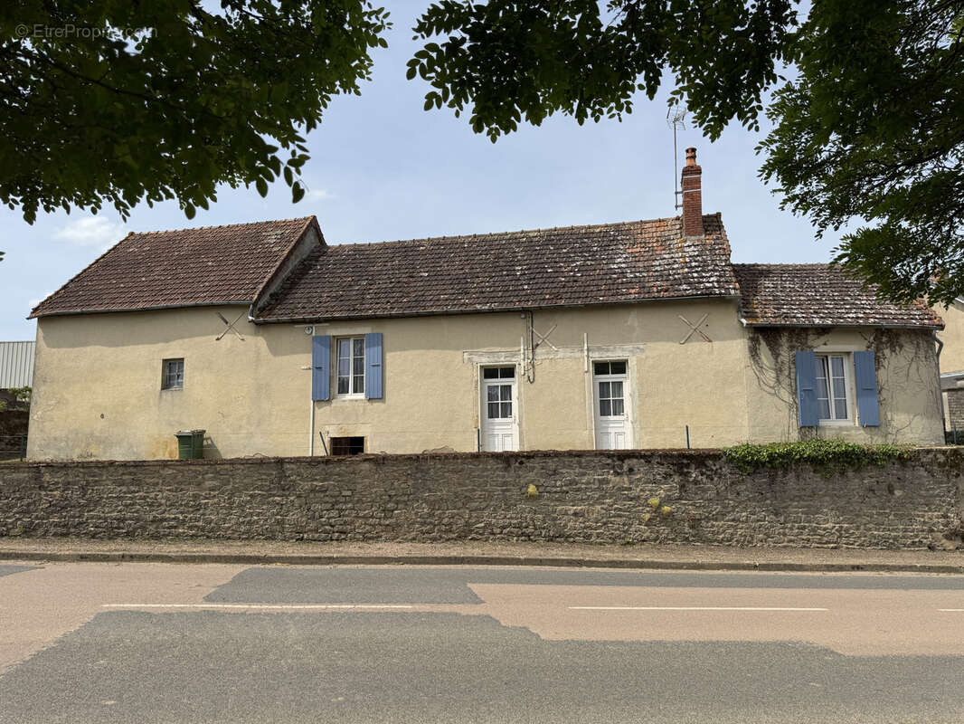 Maison à BAZOLLES