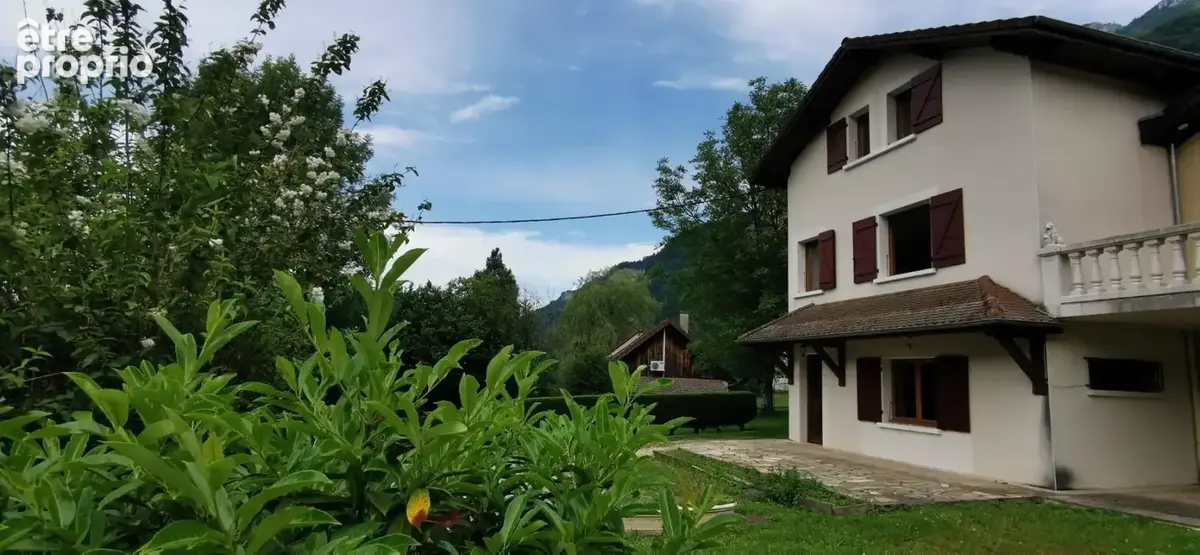St Joseph de Rivière, spacieuse maison 5P 180 m2 avec terrain de 815 m2 face à la Sure - photo 2