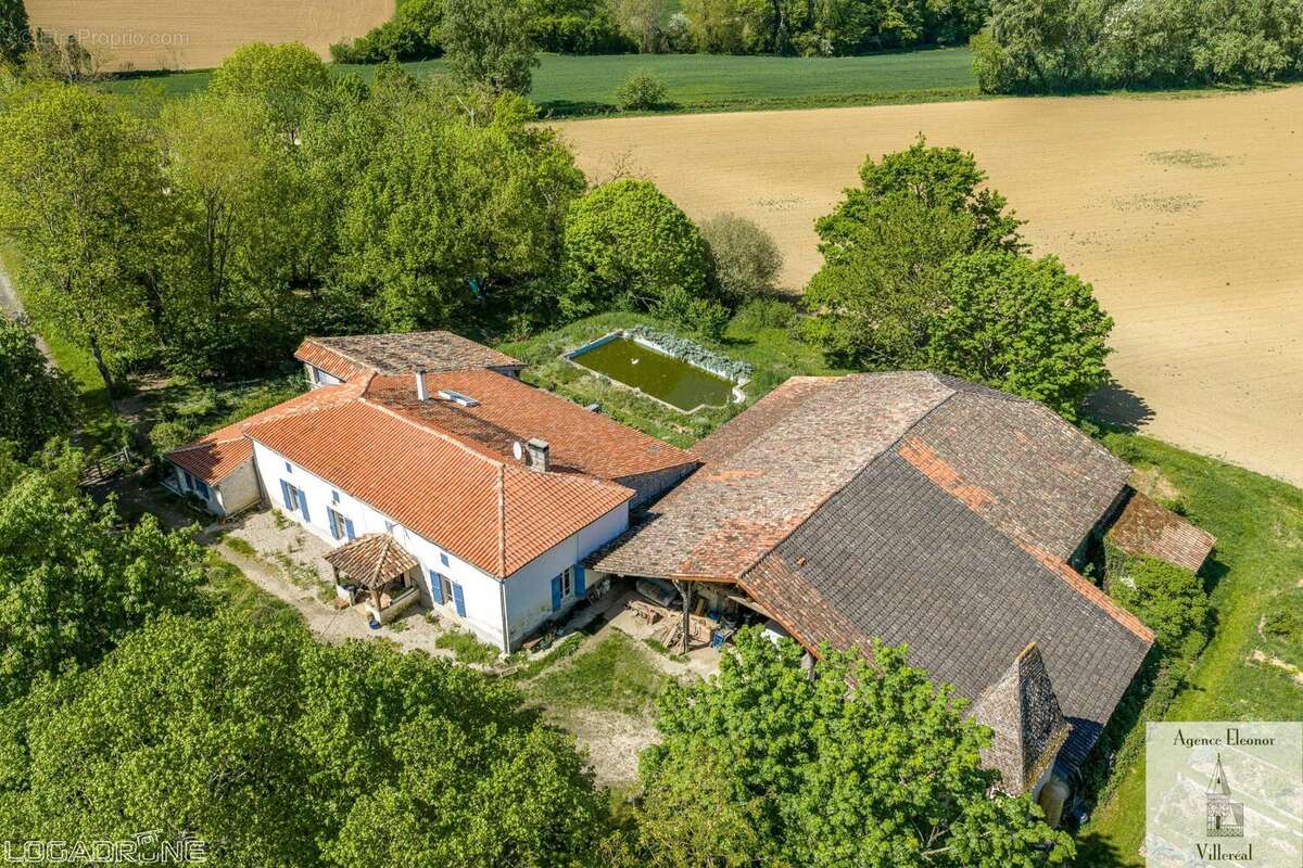 Maison à SAINT-PASTOUR