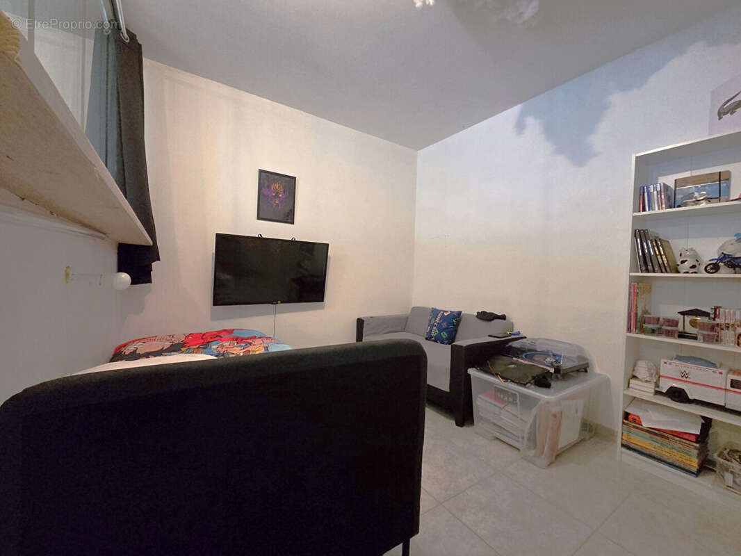 Appartement à SOLLIES-TOUCAS