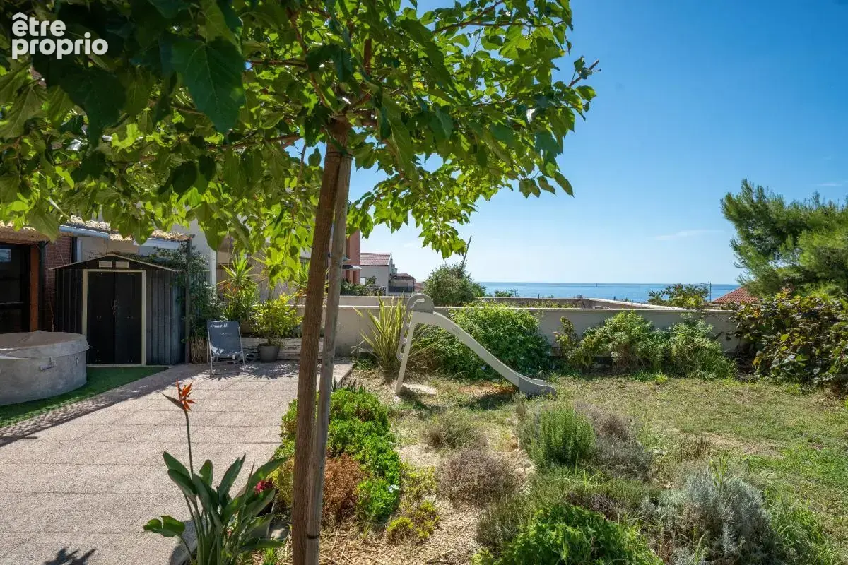 T3 avec jardin & vue mer + double garage fermée - L'Estaque - photo 11