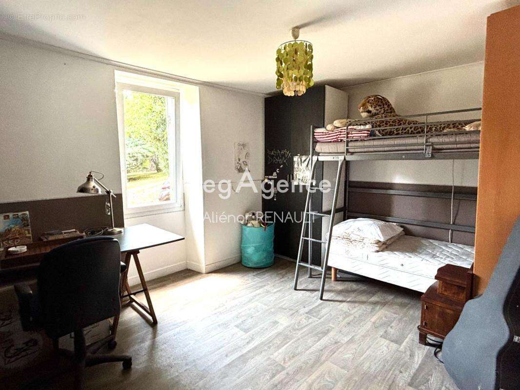 Maison en pierre avec piscine, gîte et dépendances - 203 m2 - photo 11