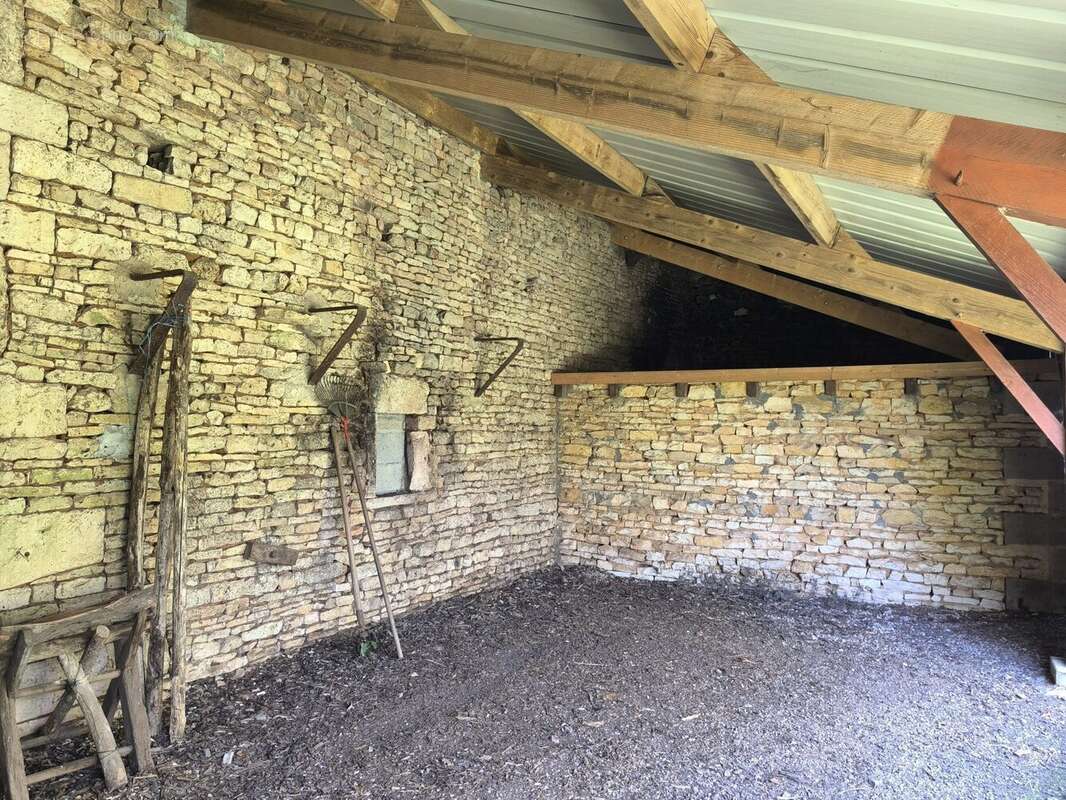 Maison 99 m² à Maire-Levescault  - photo 8