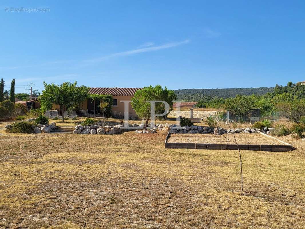 Maison à SAINT-SATURNIN-LES-APT