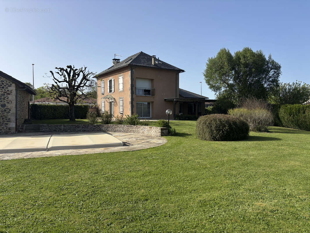 Maison à ARPAJON-SUR-CERE