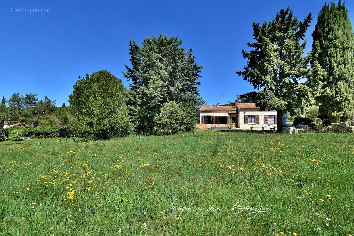 Terrain de 2 846 m² viabilisé à EGUILLES (13) – Vente en totalité ou par lot de 1 423 m² - photo 7