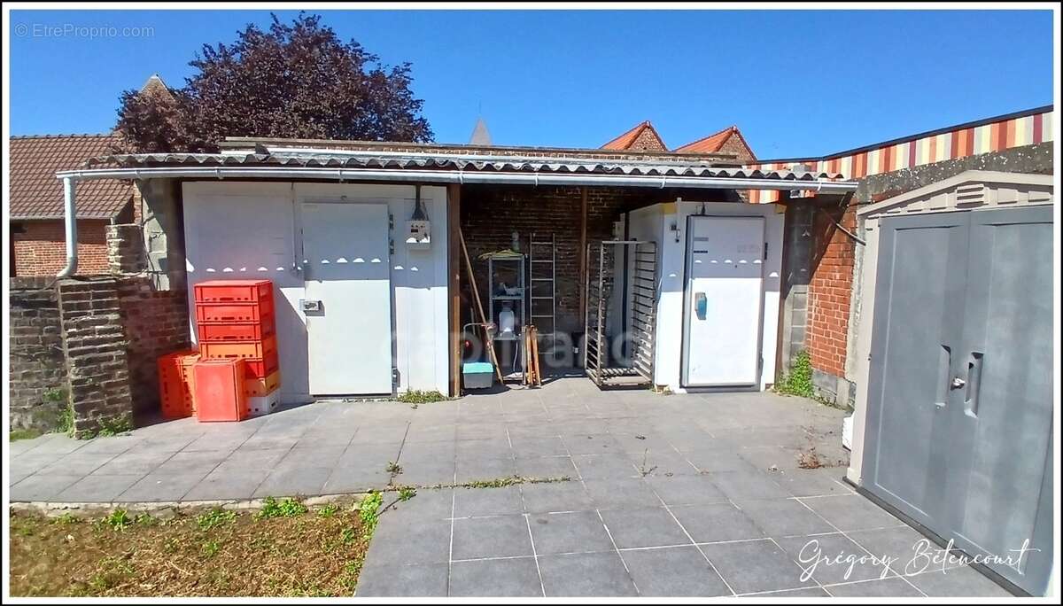 Immeuble à usage de commerce et d'habitation vendu loué - photo 8