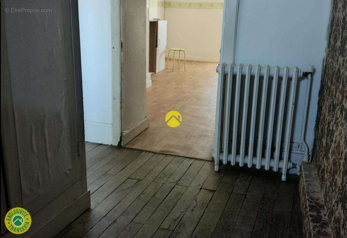 Maison à AINAY-LE-CHATEAU