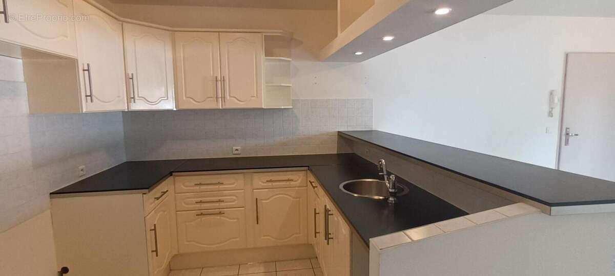 Appartement à BAGNOLS-SUR-CEZE