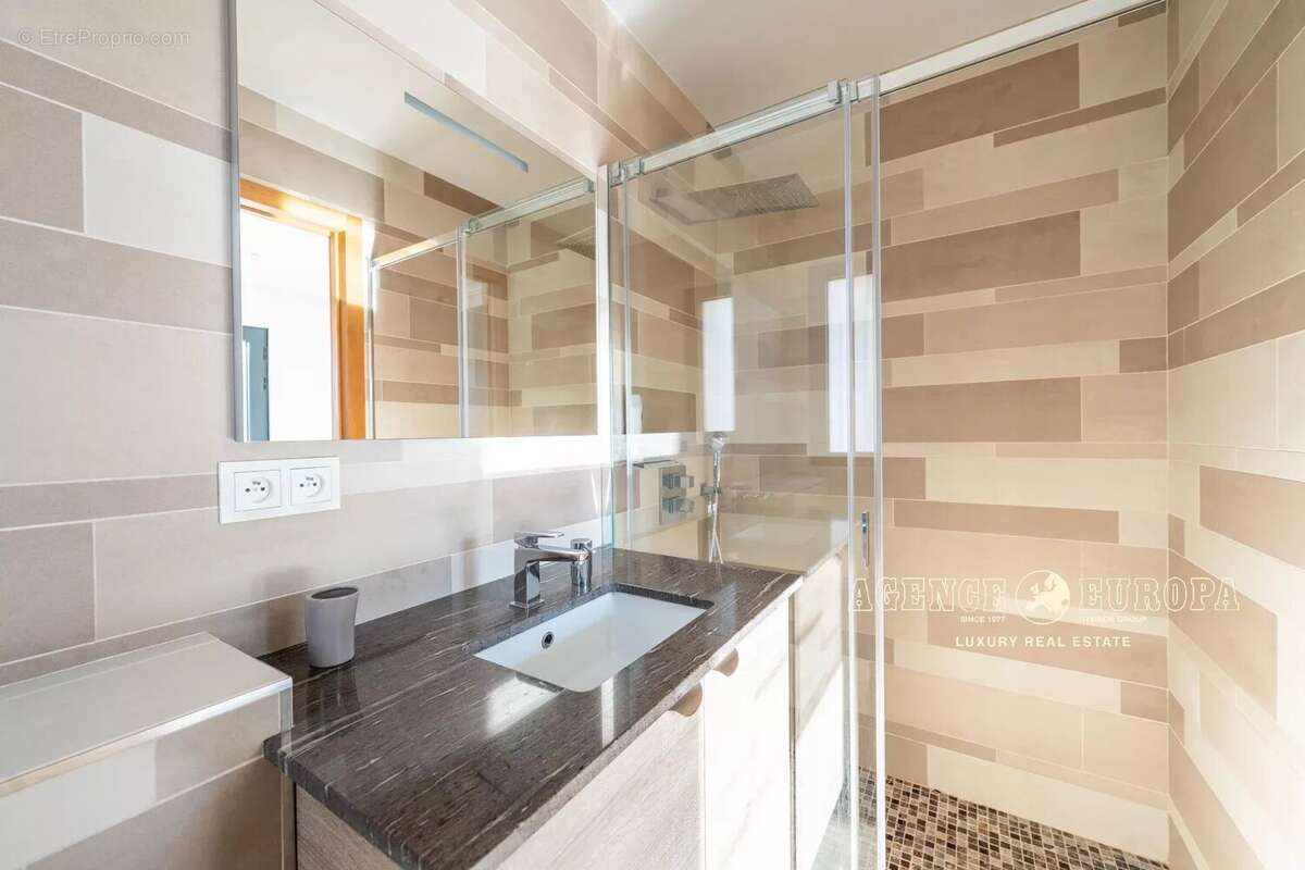 Maison à ROQUEFORT-LES-PINS