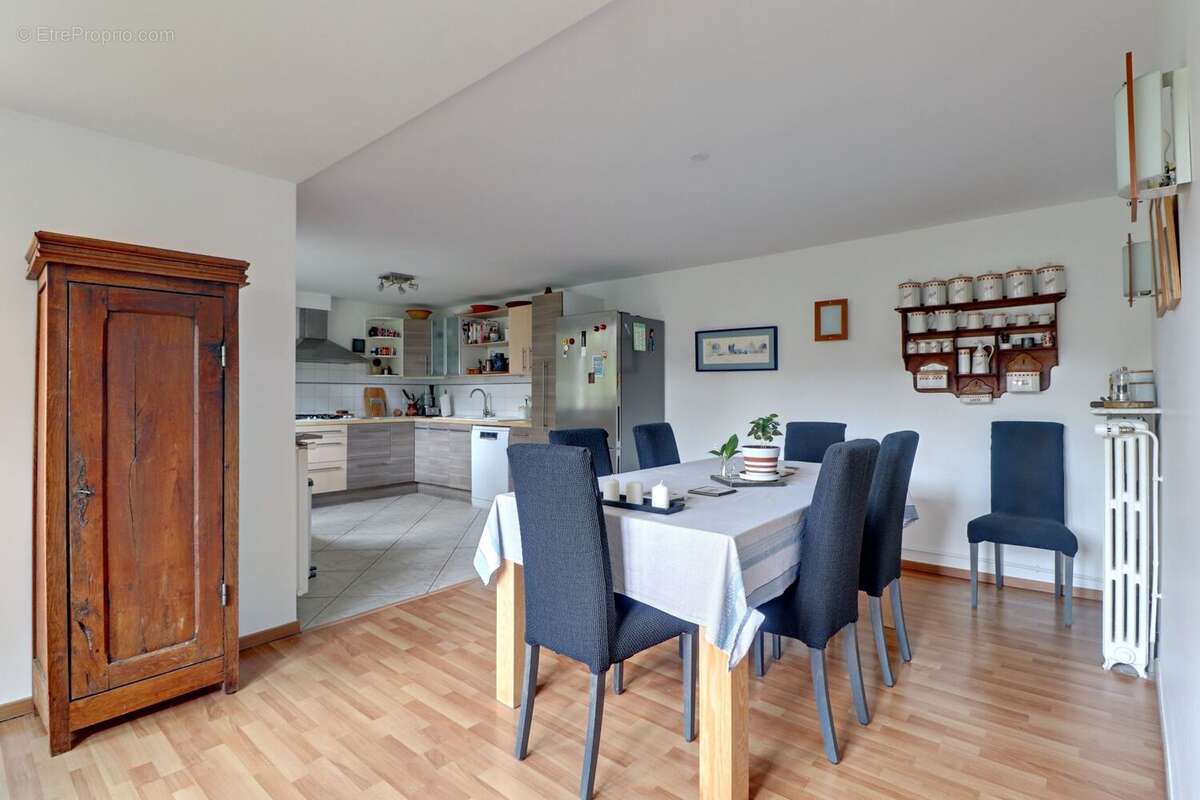 Maison à MAURECOURT