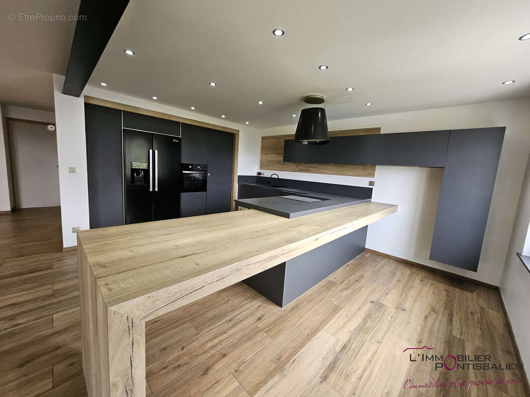 Appartement à FRASNE