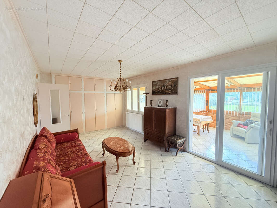 Maison à LA QUEUE-LES-YVELINES