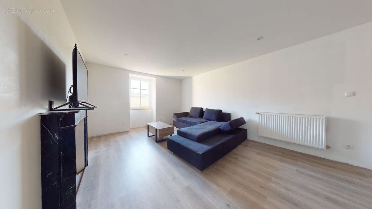 Maison à MONTMIREY-LE-CHATEAU