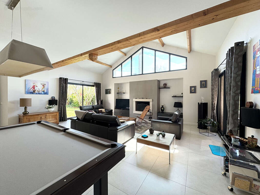 Maison à LE MESNIL-LE-ROI