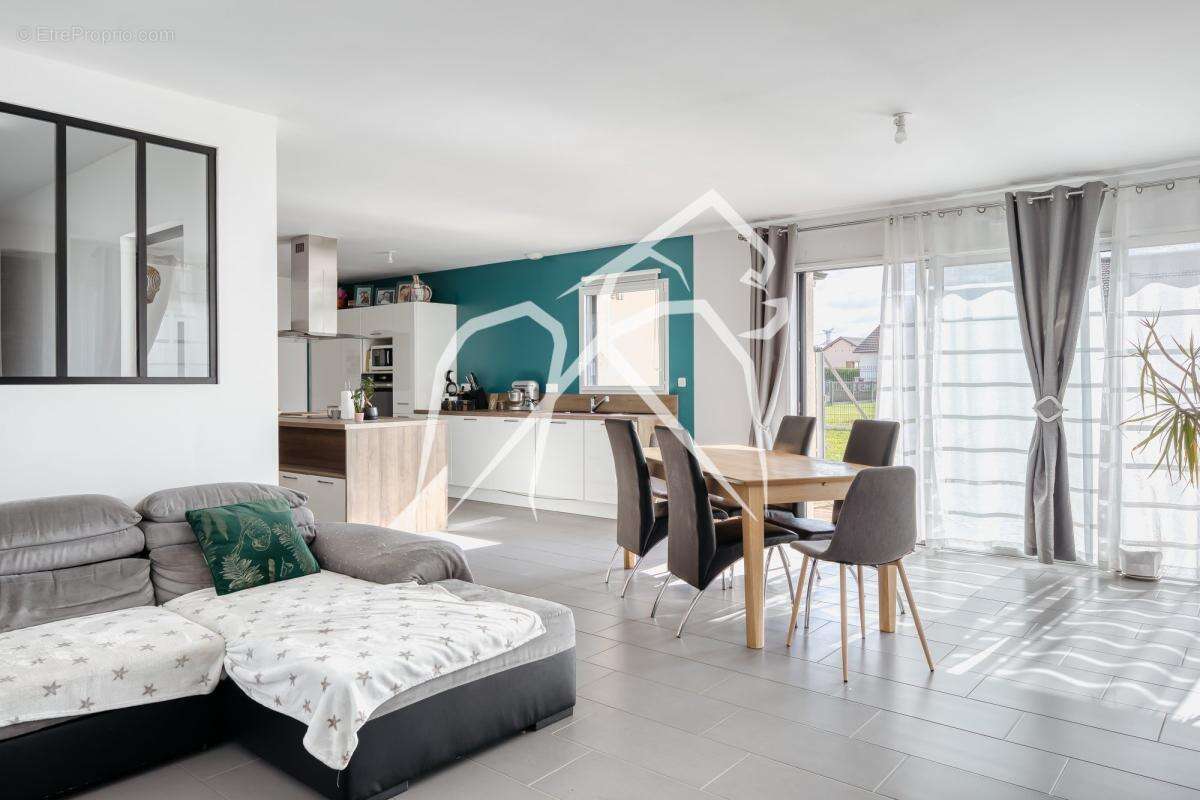 Maison semi plain-pied 7 pièces  169 m²  Avec jardin, terrasse et garage  SAINT PIERRE DE VARENGEVILLE 76480 - photo 4