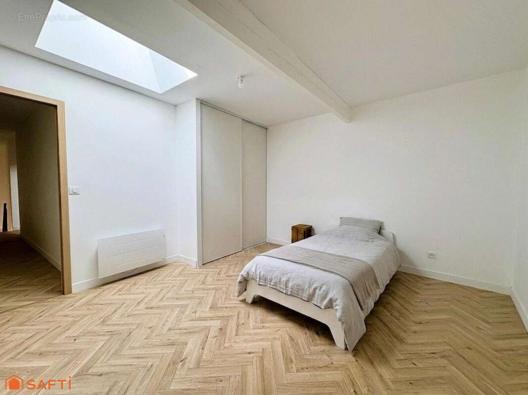Maison 166 m² à Cherves-Richemont  - photo 7