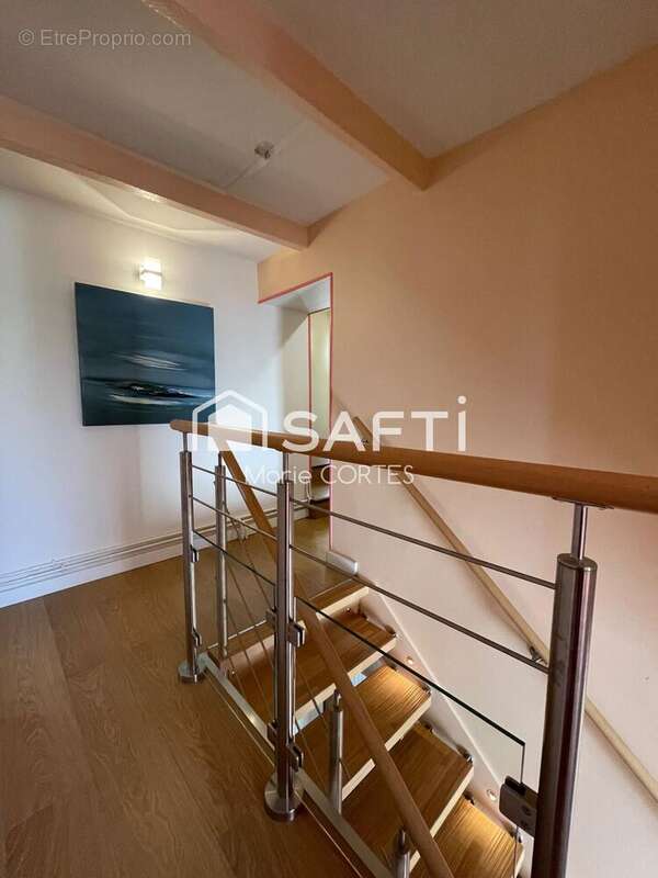 Maison 203 m² à Terre-Clapier  - photo 8
