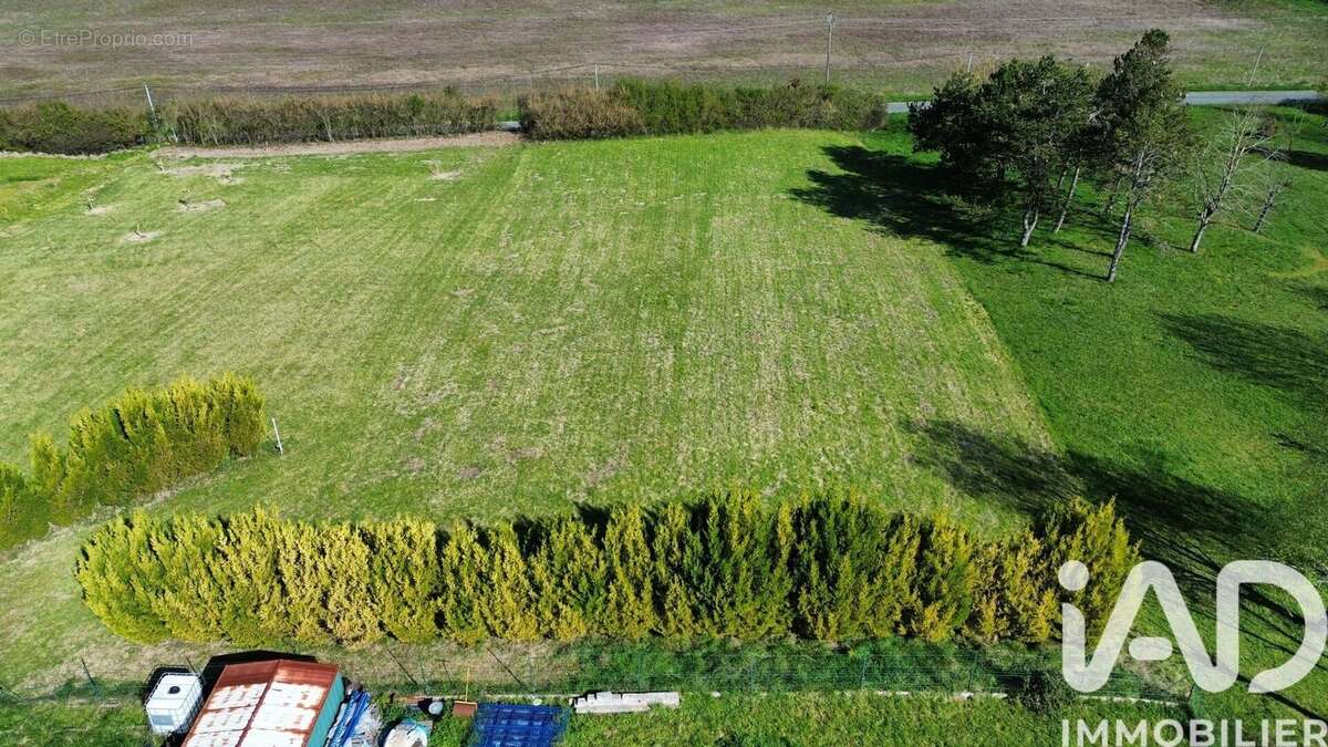 Terrain 2741 m² à Genac  - photo 6