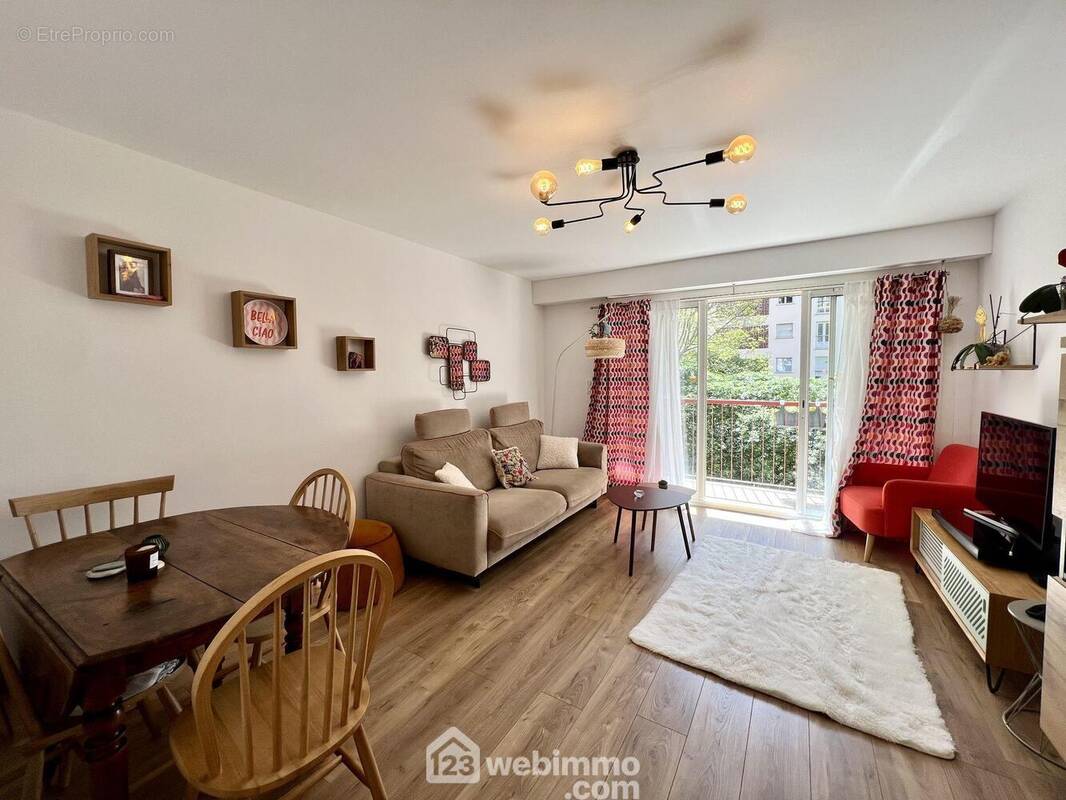 Le séjour qui s'ouvre sur la balcon - Appartement à SAN-MARTINO-DI-LOTA