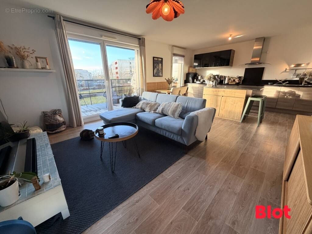 Appartement à VEZIN-LE-COQUET