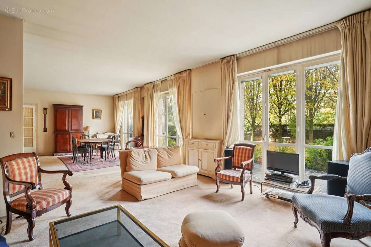 Appartement à NEUILLY-SUR-SEINE