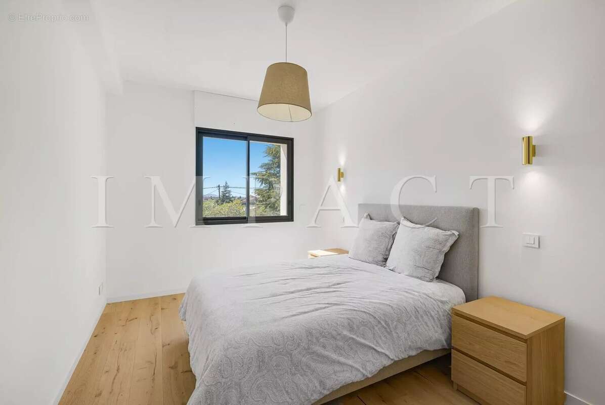 Maison à CHATEAUNEUF-GRASSE