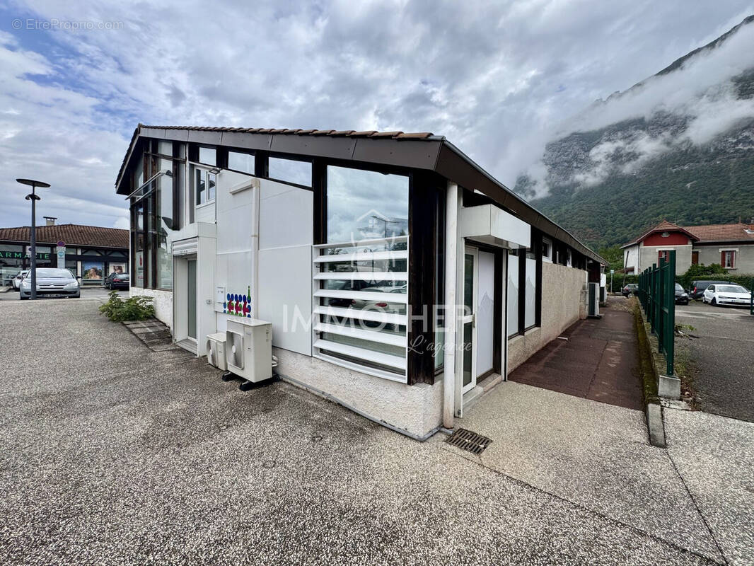 Commerce à SAINT-EGREVE