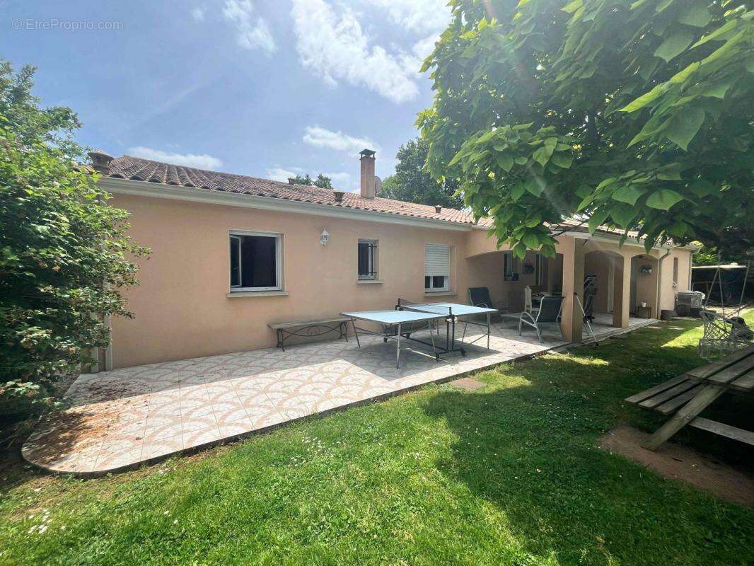 Maison à TERRASSON-LAVILLEDIEU