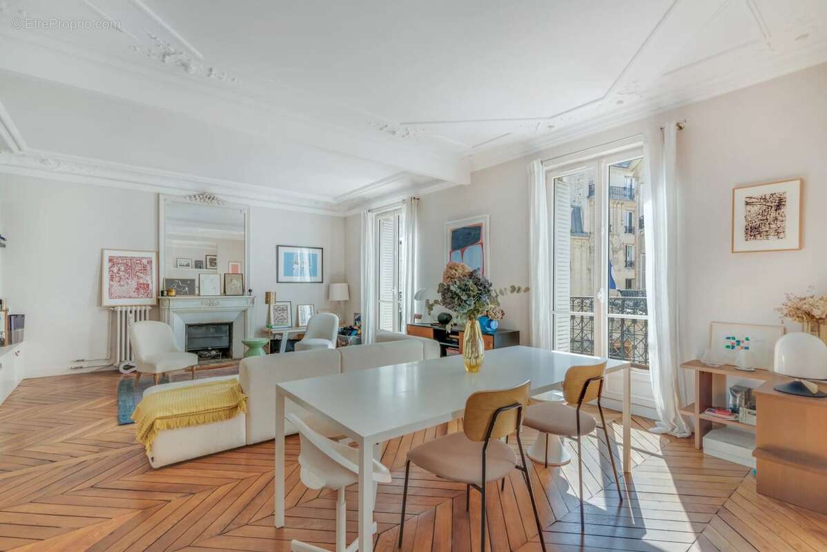 Appartement à PARIS-16E