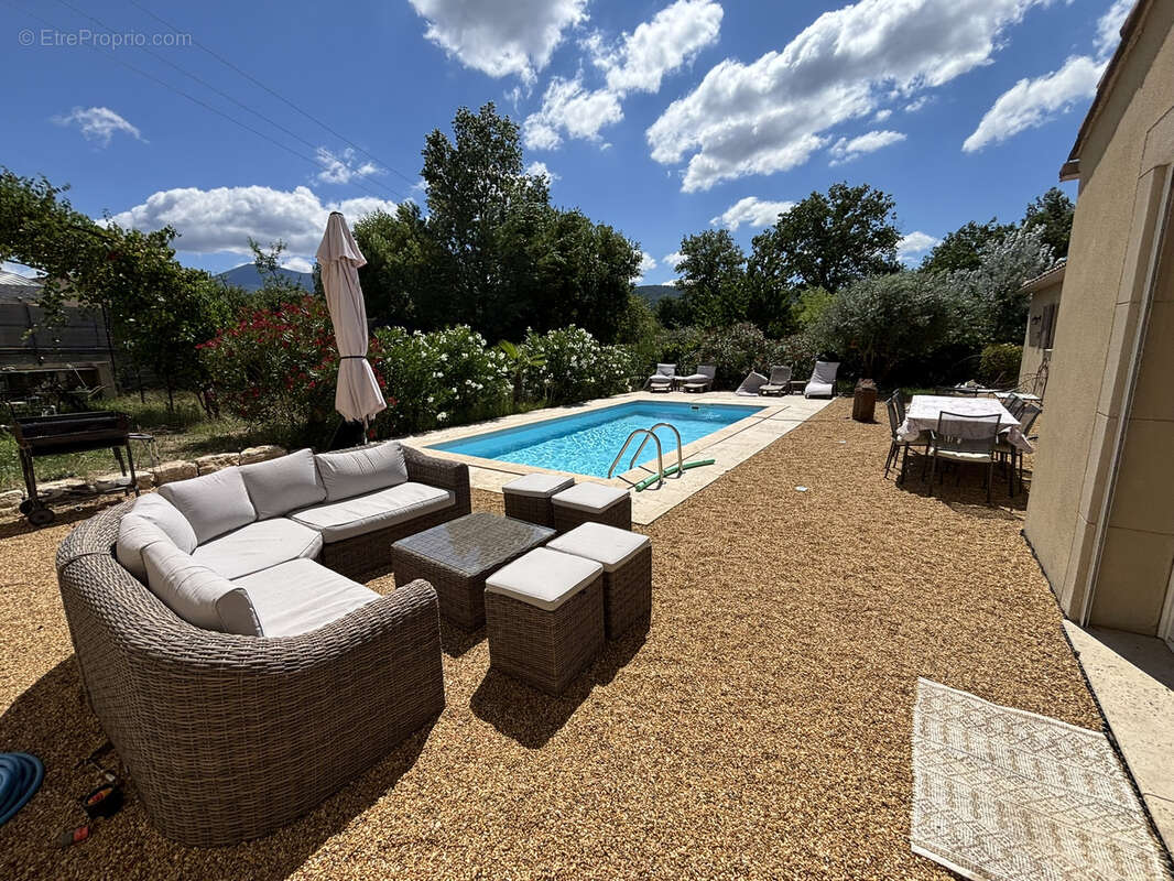 Commerce à MALAUCENE