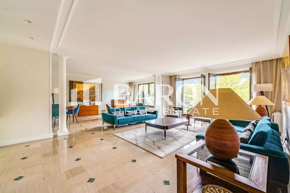 Appartement à NEUILLY-SUR-SEINE
