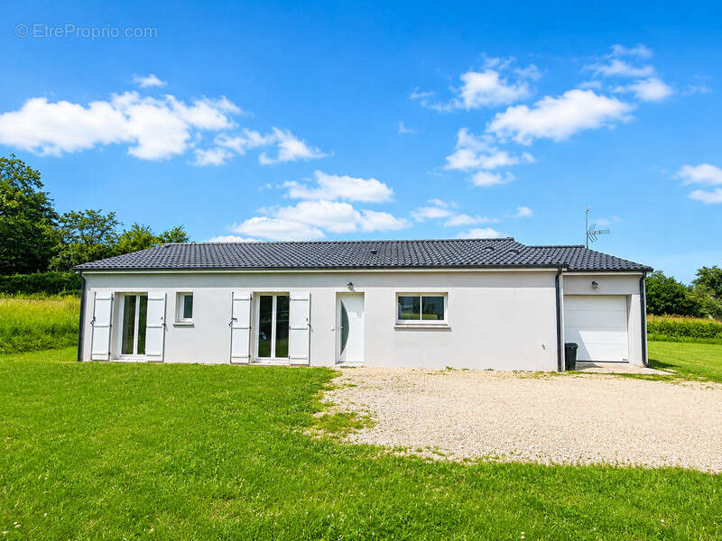 Maison contemporaine de 2021  Garantie décennale  DPE A  Terrain de près d'un hectare - photo 2