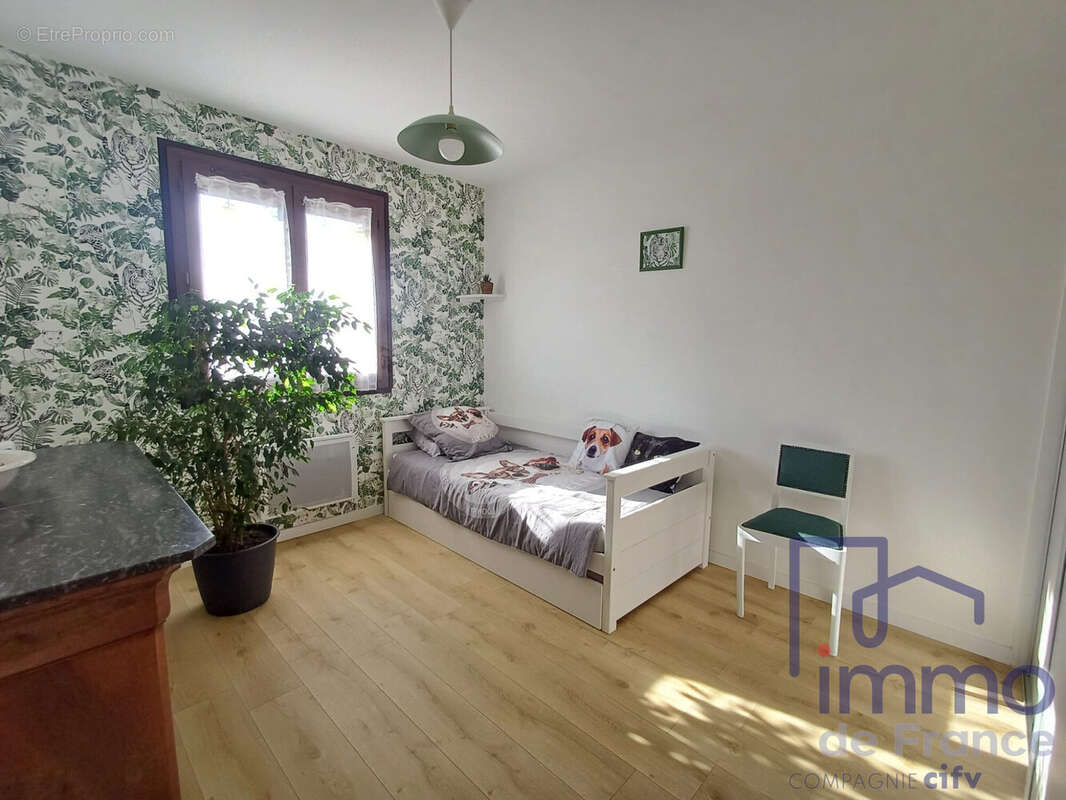 Maison à VEAUCHETTE