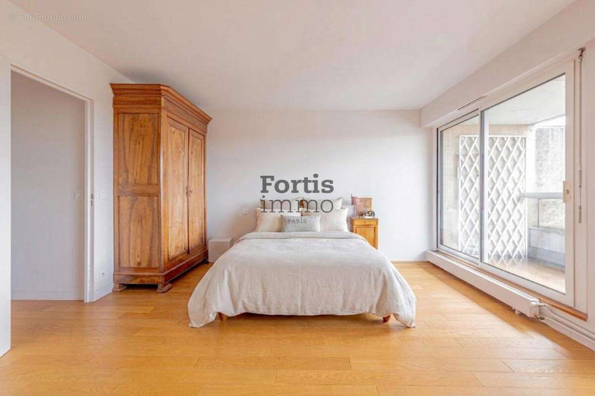 Appartement à PARIS-14E