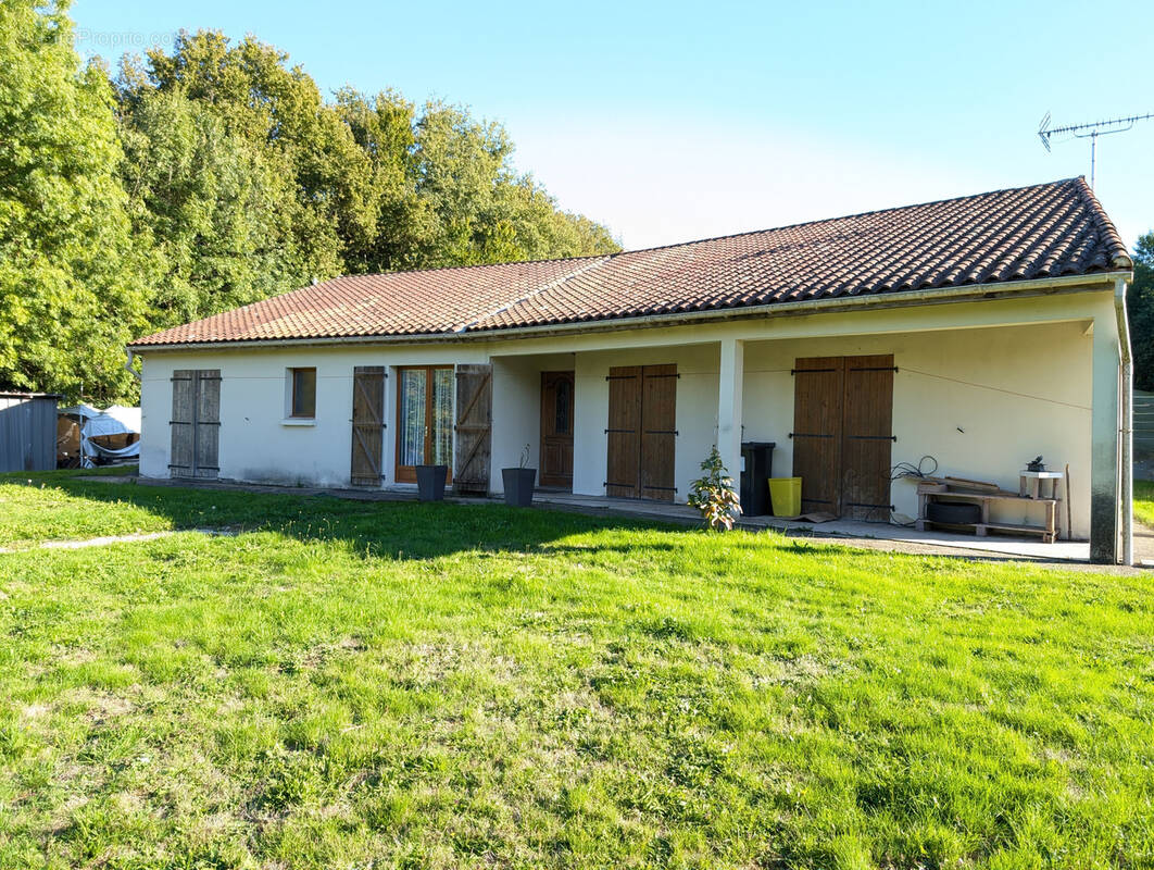 Maison à BUSSIERE-POITEVINE