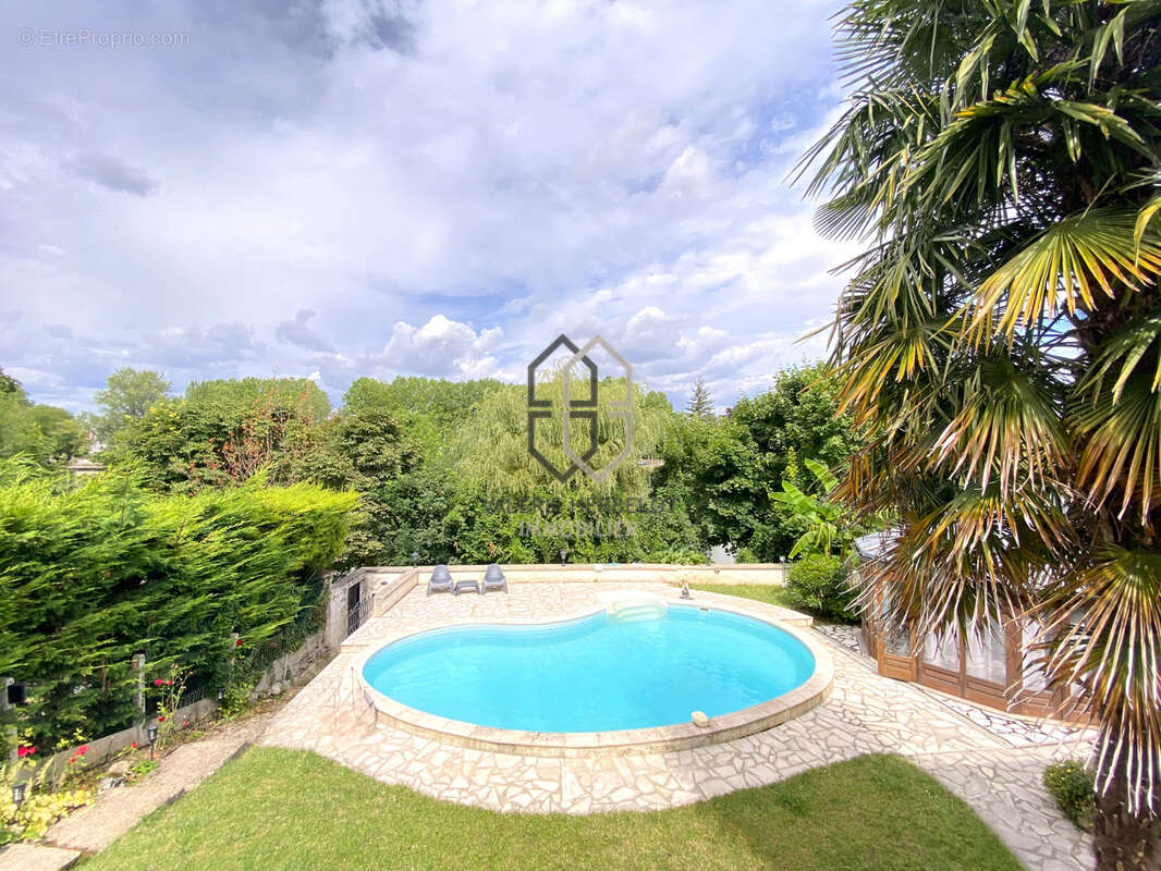 Maison à CHENNEVIERES-SUR-MARNE