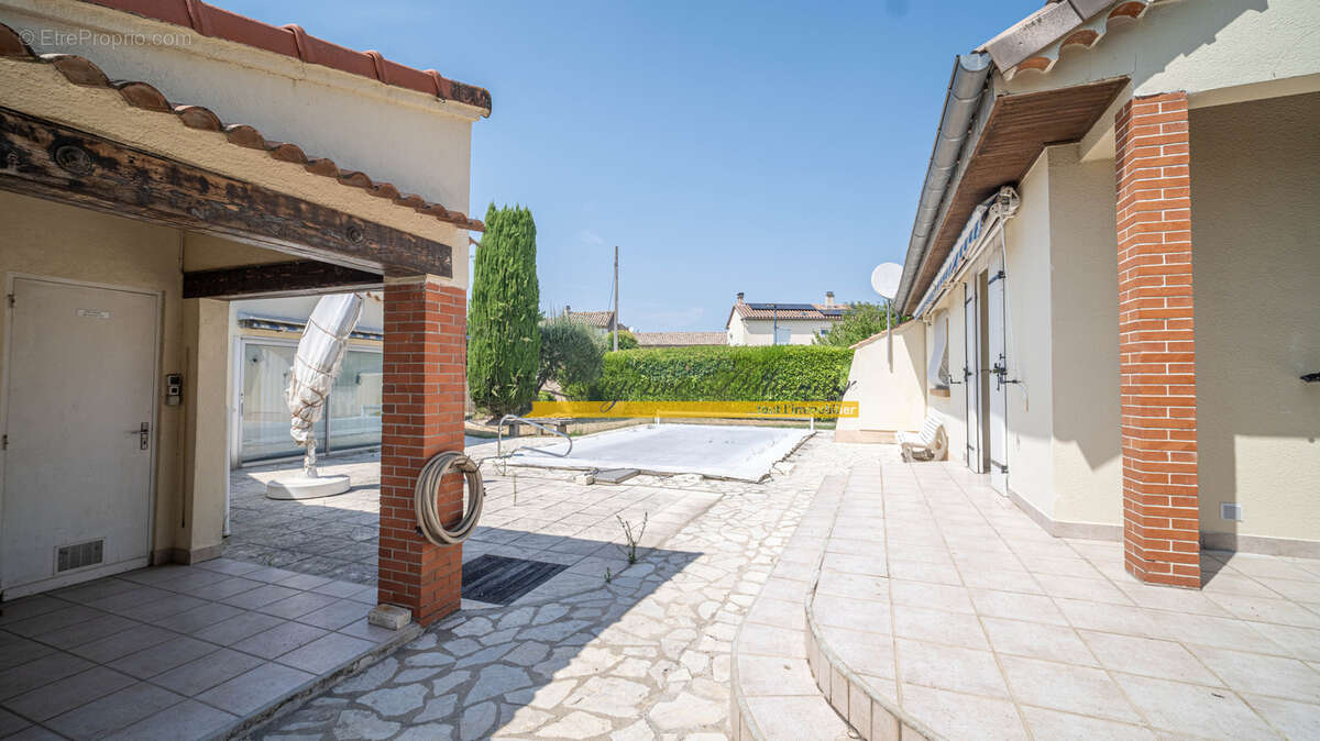 Villa familiale de 164 m2 avec piscine, pool-house et double garage sur 1 014 m2 de terrain - photo 15