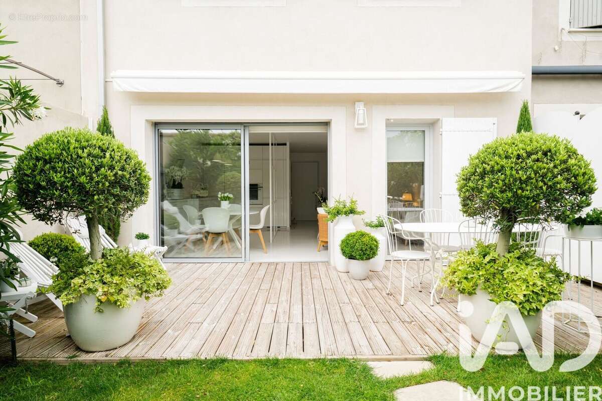 Photo 2 - Maison à LAGNES