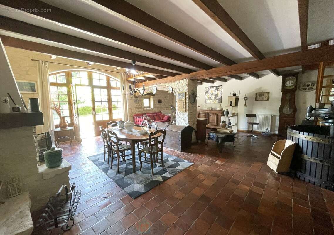 Jolie maison de village avec un jardin de 810 m² et 1 390 m² de bois - photo 6