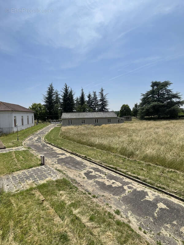 SUILLY LA TOUR, ancien centre de vacances avec sa maison de maitre - photo 17