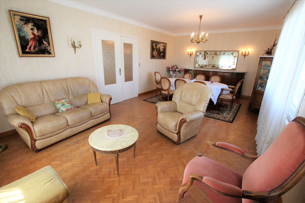 Dpt Charente Maritime (17), à vendre SAINT JEAN D'ANGELY maison P5 de 144 m² habitables avec garage - photo 2