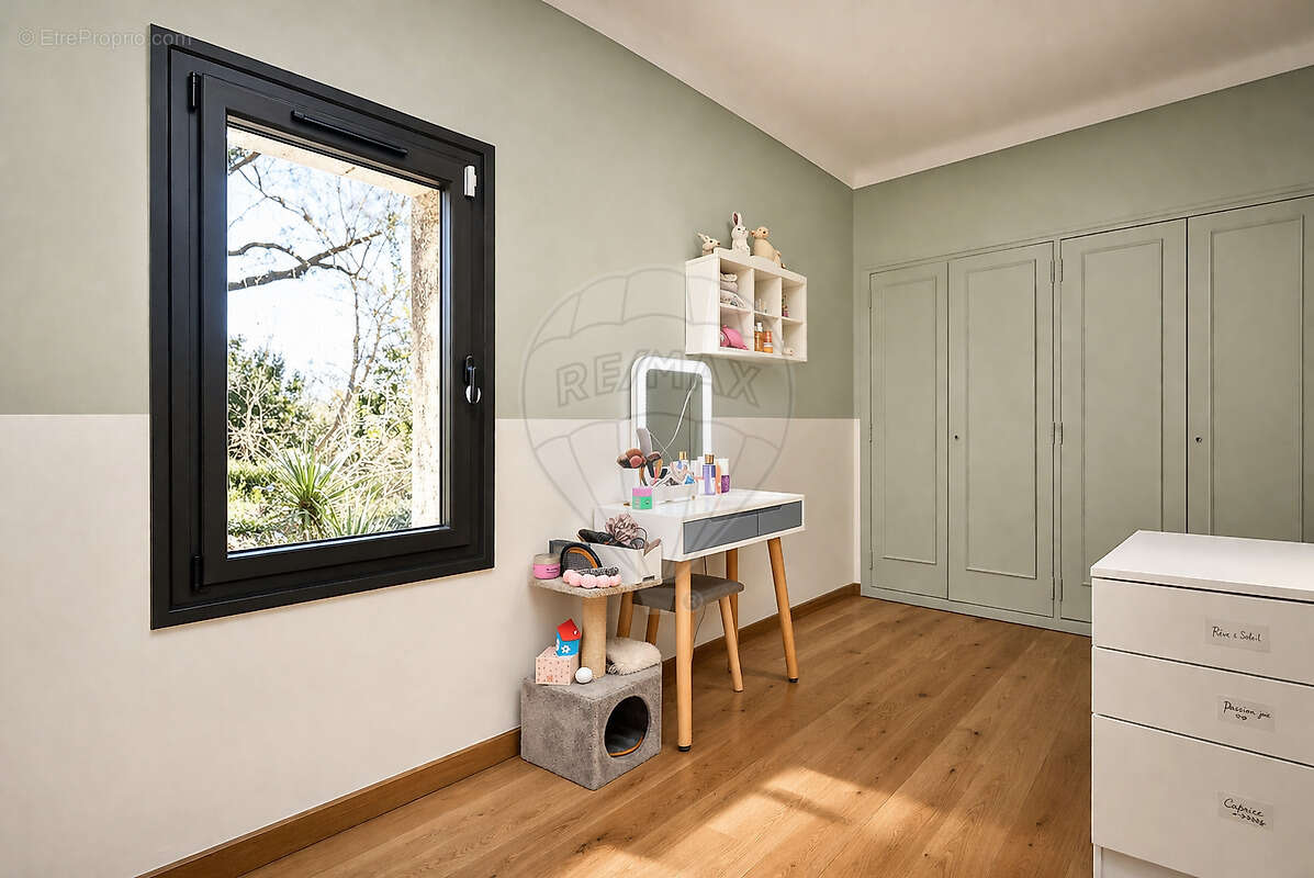 Maison à ROQUEFORT-LES-PINS