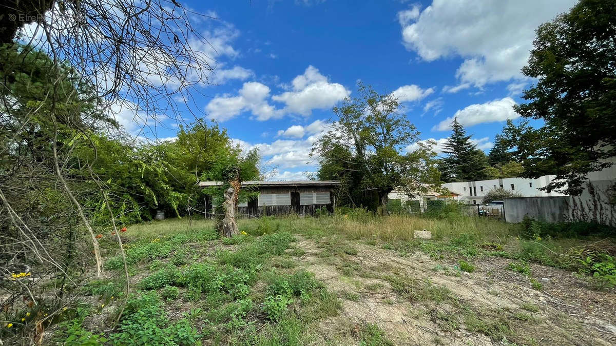 Terrain à LEOGNAN