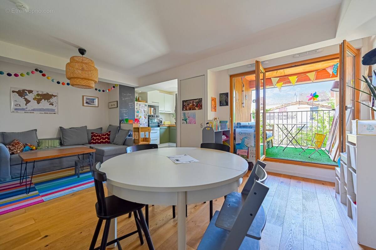 VIS_3064 - Appartement à LES LILAS