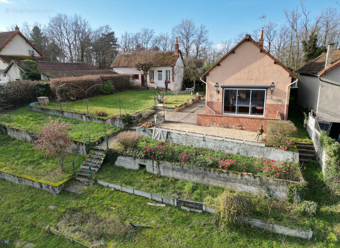 Maison à CHATEL-DE-NEUVRE