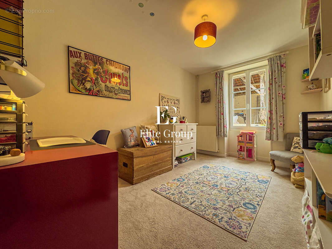 Maison à MONTMOREAU-SAINT-CYBARD