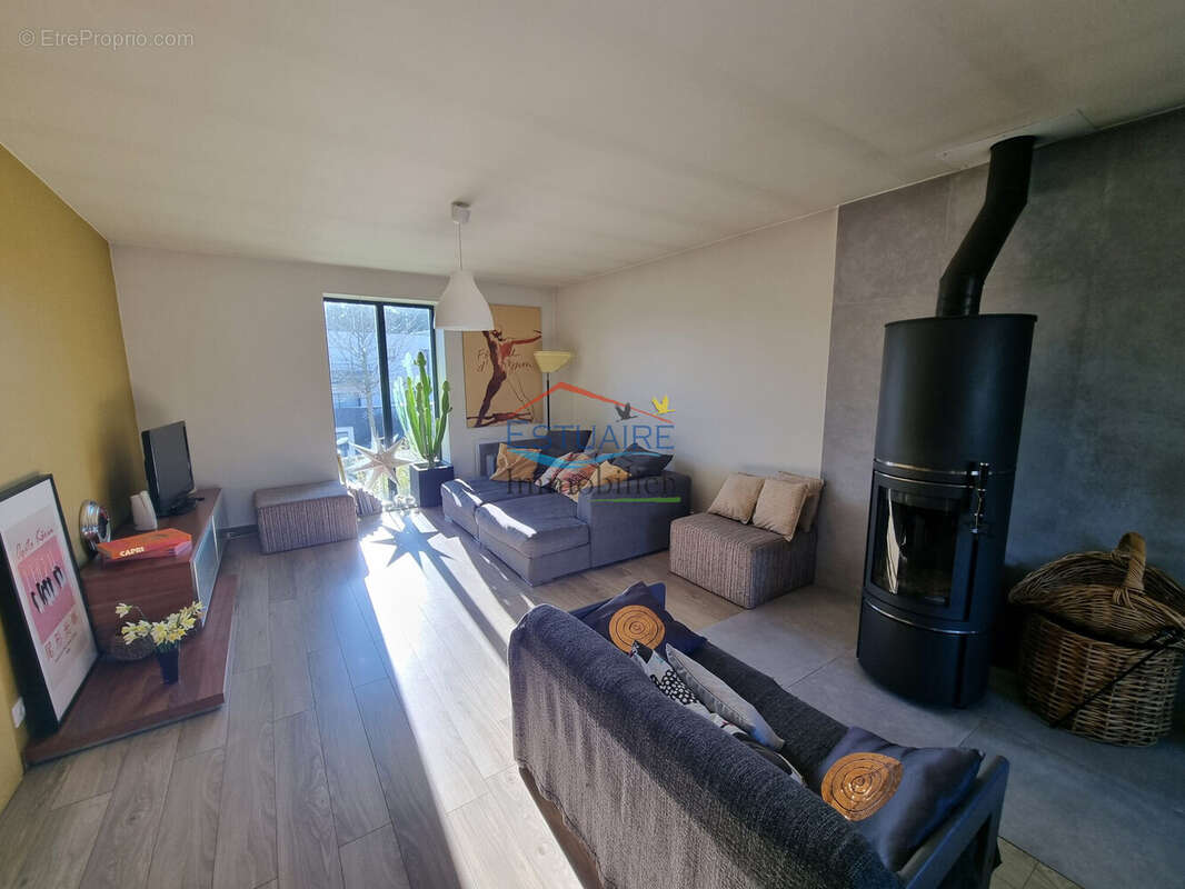 Maison 175 m² à Saint-Etienne-De-Montluc  - photo 3