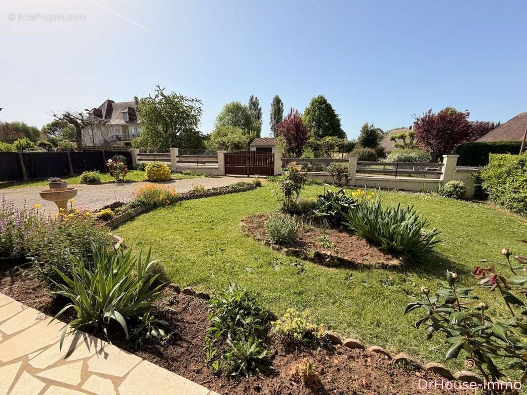 Maison à ROUFFIGNAC-SAINT-CERNIN-DE-REILHAC